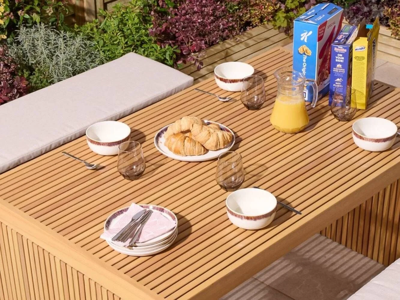 Rowlinson Kyoto 4 Seat Dining Set with Cushions – view 11