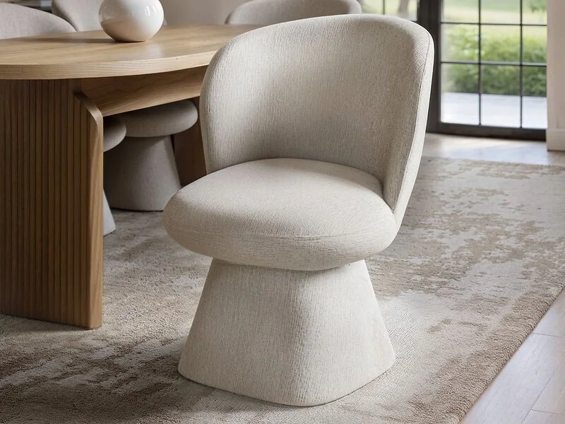 SOLACE+CO Varm oval dining table with Aiko chairs - view 5